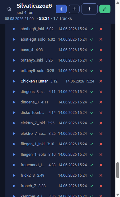 Das Musikarchiv mit hochgeladenen Tracks, Längen, Upload-Datum, grünen Häkchen für zugewiesene Tracks und rotem Lösch-Symbol
